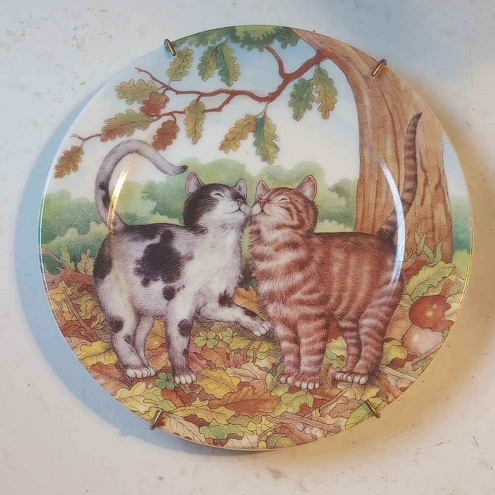 St. Martin Ceramic Cat Plate. Tree, Autumn Leaves, Tiger, Black & White